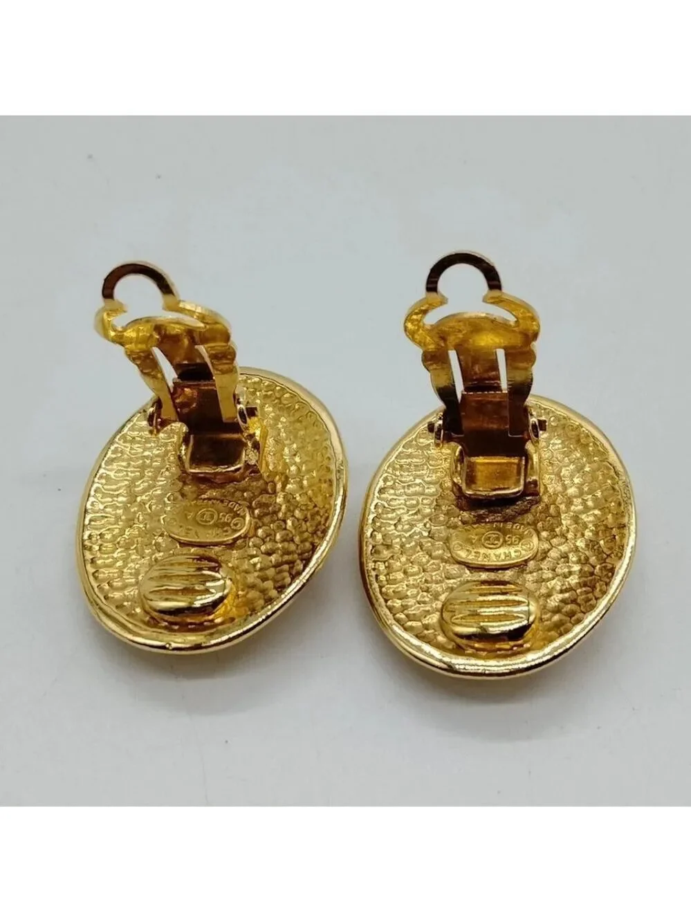 Chanel Earring Gold 95 A 600-060225